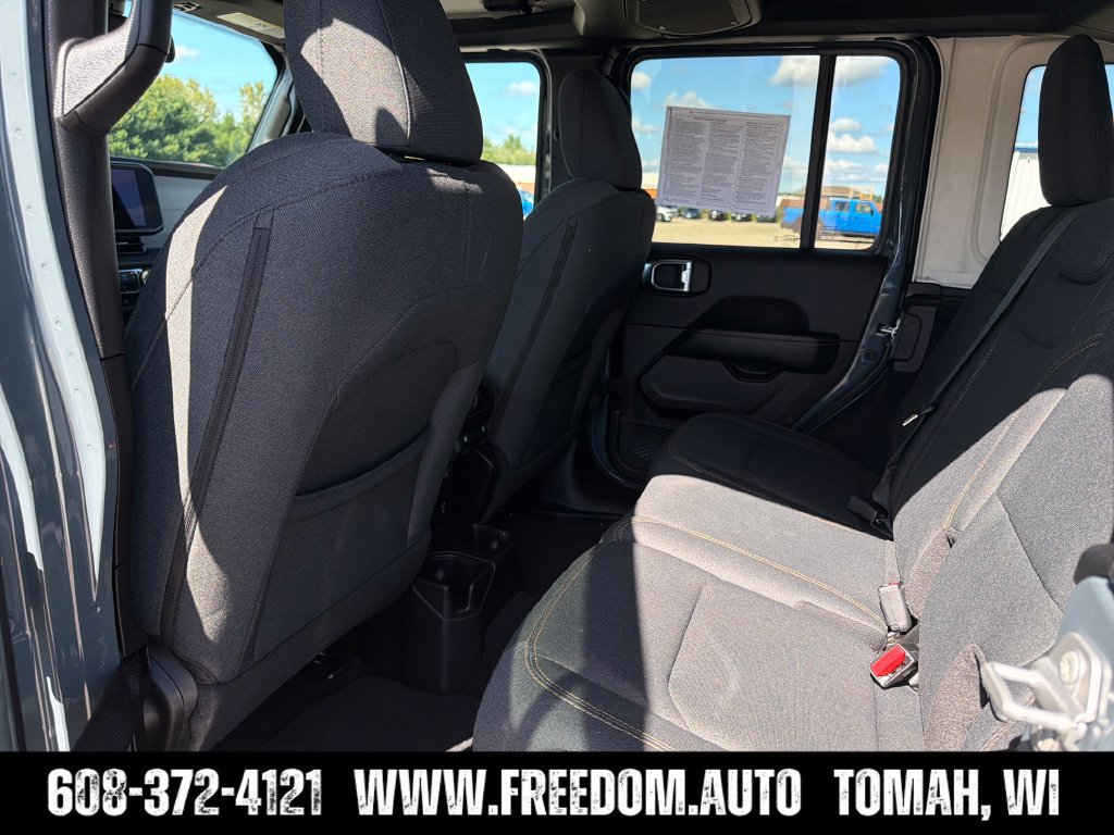 Used 2026 Jeep Wrangler Unlimited Sahara AWD/4WD image 26