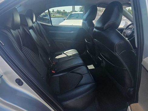 Used 2021 Toyota Camry SE FWD image 11