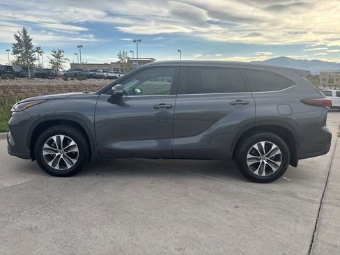 Used 2024 Toyota Highlander XLE image 5