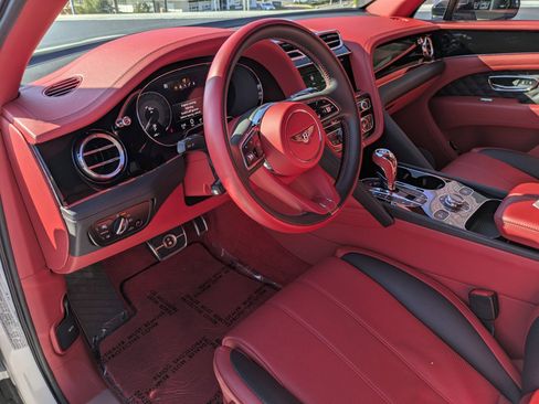 Certified 2022 Bentley Bentayga image 7