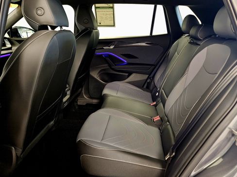 Used 2025 Volkswagen Tiguan SE R-Line image 11