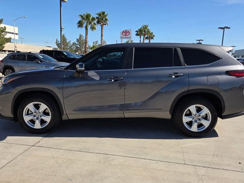 Used 2023 Toyota Highlander LE FWD image 9