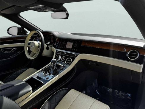 Used 2022 Bentley Continental GT image 53