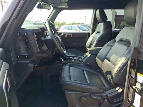 Certified 2025 Ford Bronco Badlands w/ Sasquatch Package AWD/4WD image 14