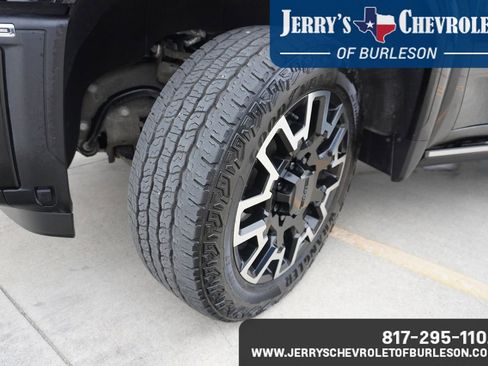 Used 2025 GMC Sierra 2500 Denali Ultimate image 11