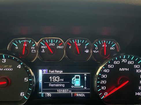 Used 2018 Chevrolet Suburban LT image 15