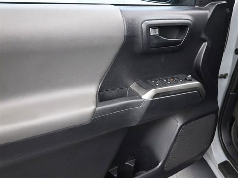 Used 2020 Toyota Tacoma SR5 image 20