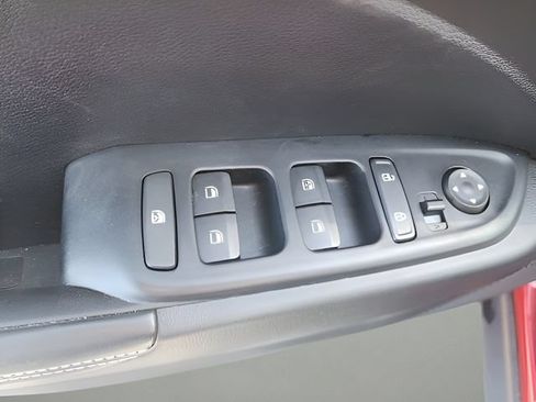 Used 2024 Hyundai Venue Limited FWD image 25