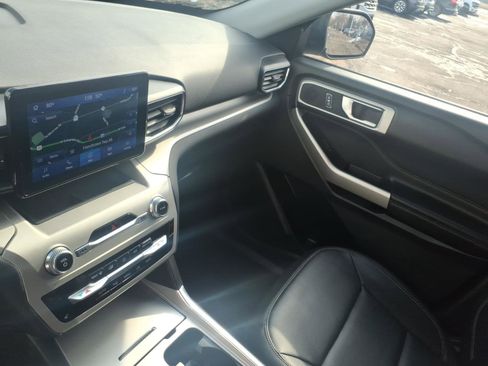 Certified 2022 Ford Explorer XLT w/ Equipment Group 202A image 22