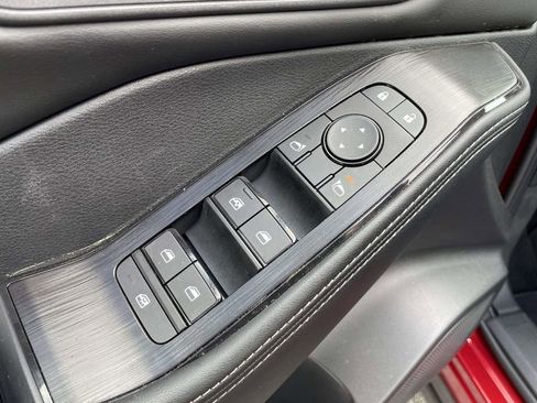 Used 2025 Nissan Rogue SV FWD image 17