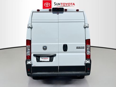 Used 2025 RAM ProMaster 2500 w/ Convenience Group FWD image 5