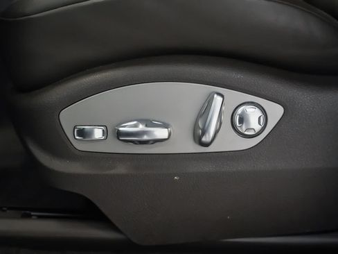 Certified 2023 Porsche Macan AWD/4WD image 26