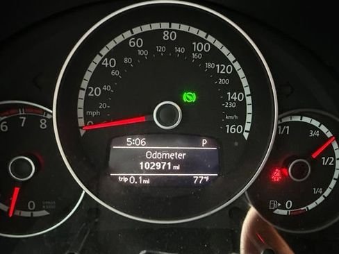 Used 2014 Volkswagen Beetle 2.5 FWD image 9