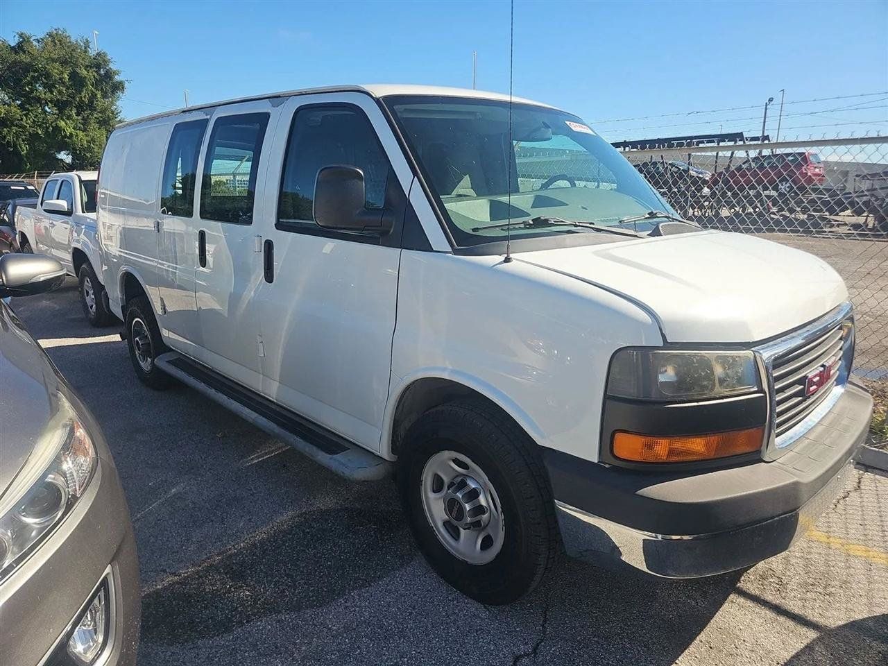 Used 2015 GMC Savana 2500 RWD image 3