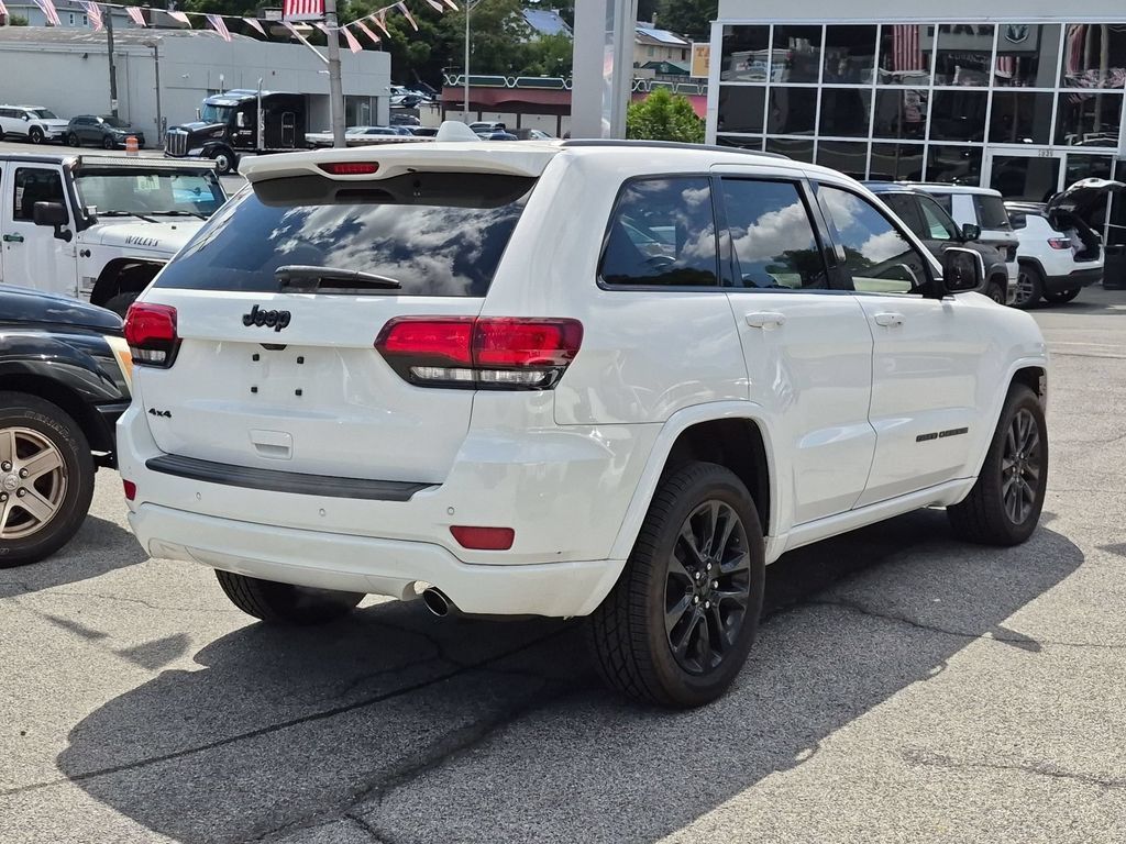 Used 2018 Jeep Grand Cherokee Altitude AWD/4WD image 5