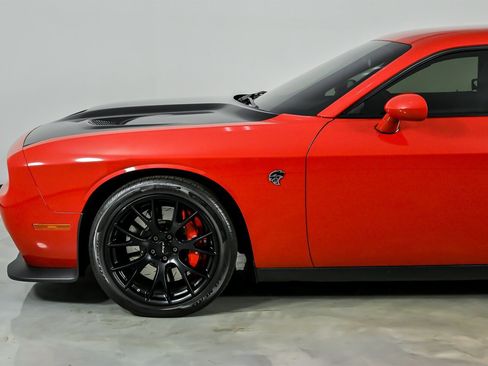 Used 2015 Dodge Challenger SRT Hellcat image 7