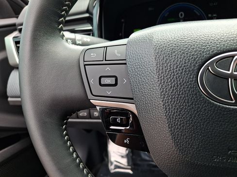 Used 2025 Toyota Camry SE FWD image 20