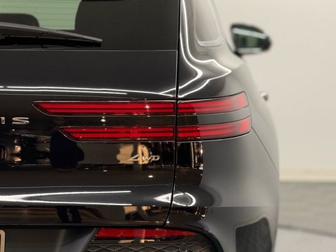 Used 2025 Genesis GV70 2.5T Advanced w/ Advanced Package image 8