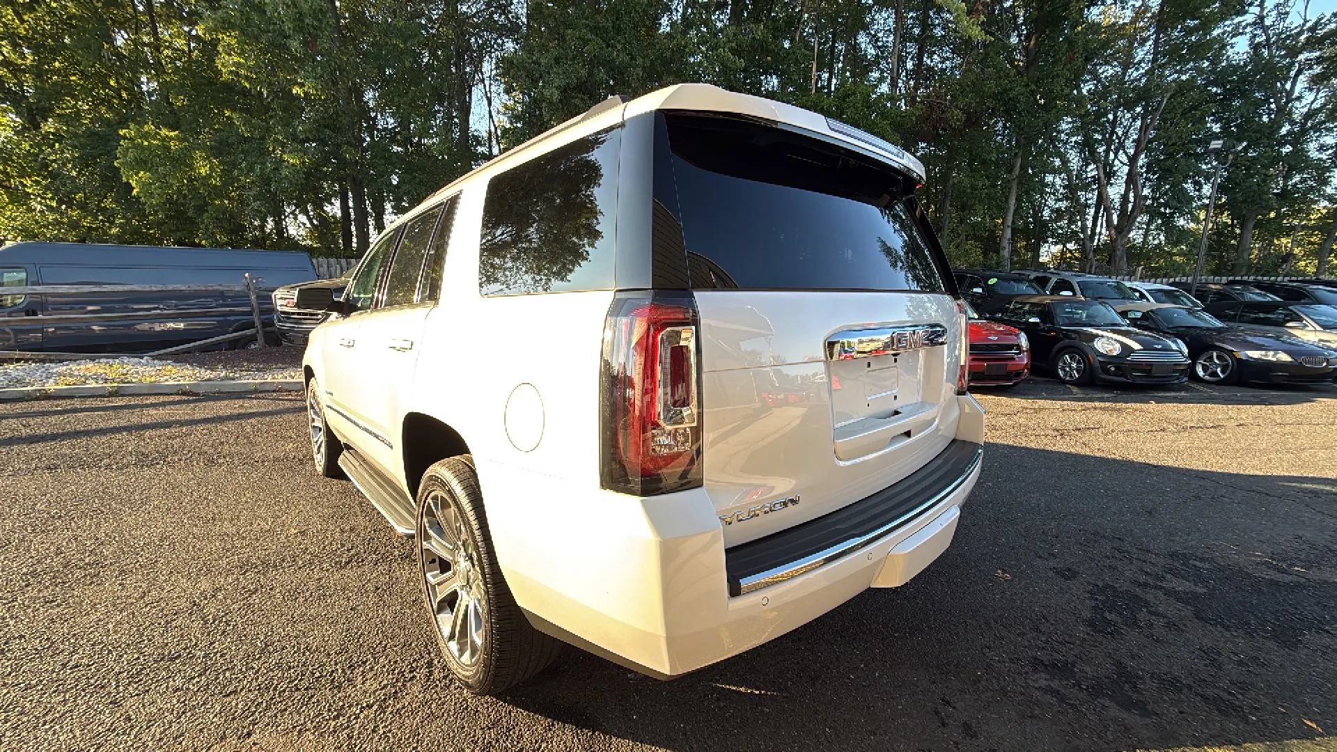 Used 2016 GMC Yukon Denali w/ Open Road Package AWD/4WD image 4
