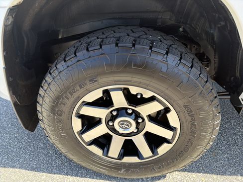 Certified 2022 Toyota 4Runner TRD Off-Road Premium w/ Moonroof Package AWD/4WD image 28