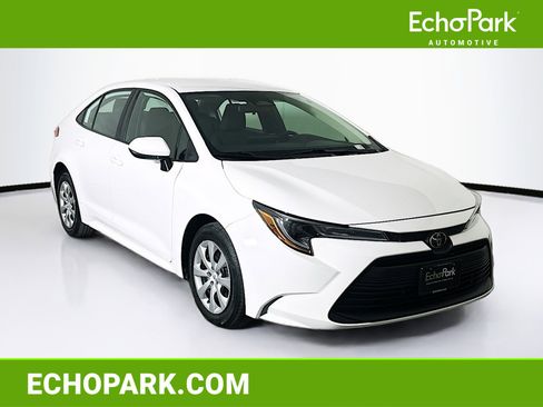 Used 2024 Toyota Corolla LE image 1