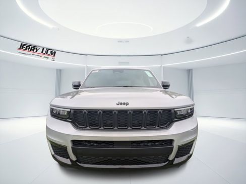 New 2025 Jeep Grand Cherokee L Limited w/ Black Appearance Package image 7