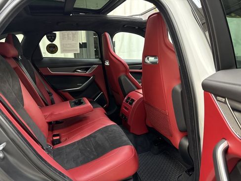 Used 2023 Jaguar F-PACE SVR image 31