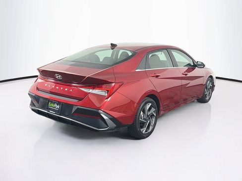Used 2025 Hyundai Elantra SEL FWD image 9