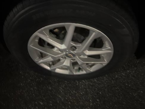 Used 2023 Chevrolet Equinox LT image 9