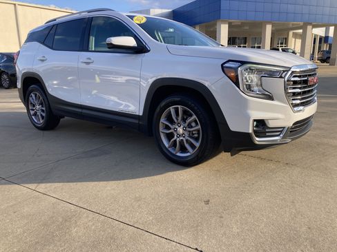 Used 2024 GMC Terrain SLT image 3