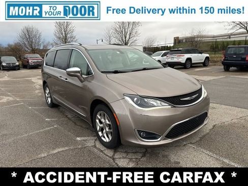 Used 2018 Chrysler Pacifica Limited image 3