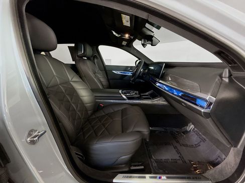 Certified 2025 BMW 740i image 30