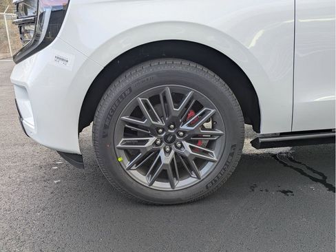 New 2025 Ford Expedition Max Platinum image 30