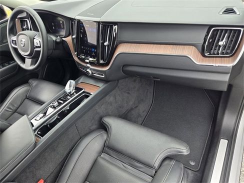 Used 2023 Volvo XC60 T8 Ultimate image 18