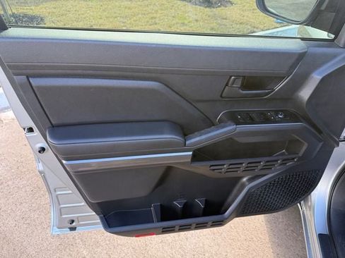 Used 2025 Toyota Tacoma SR5 image 4