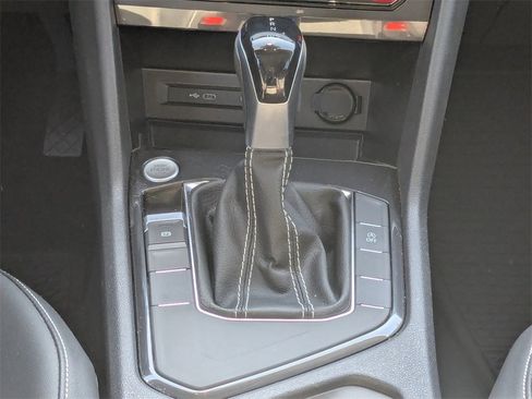 Used 2023 Volkswagen Tiguan SE image 16
