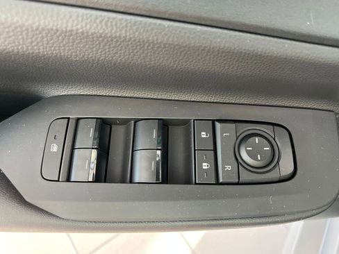 New 2025 Toyota Prius Plug-In Hybrid image 12