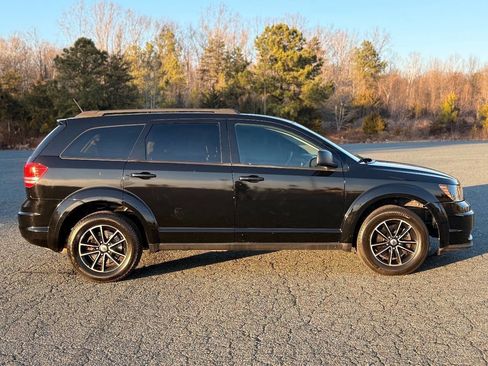 Used 2018 Dodge Journey SE w/ Blacktop Package image 15