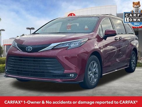 Used 2025 Toyota Sienna XLE w/ XLE Plus Package image 2