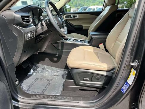 Used 2020 Ford Explorer XLT w/ Equipment Group 202A AWD/4WD image 31