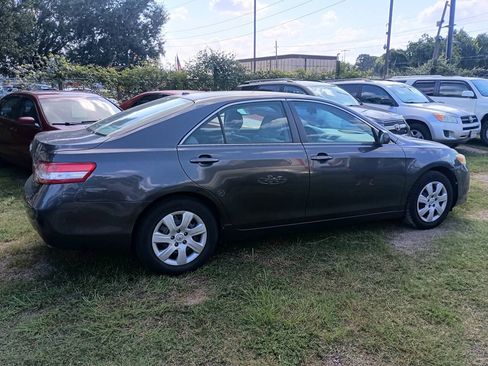 Used 2010 Toyota Camry LE FWD image 4