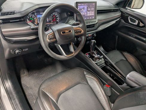 Used 2023 Jeep Compass Trailhawk w/ Trailhawk Convenience Group AWD/4WD image 12