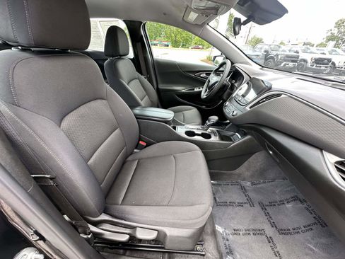 Used 2025 Chevrolet Malibu LT FWD image 23