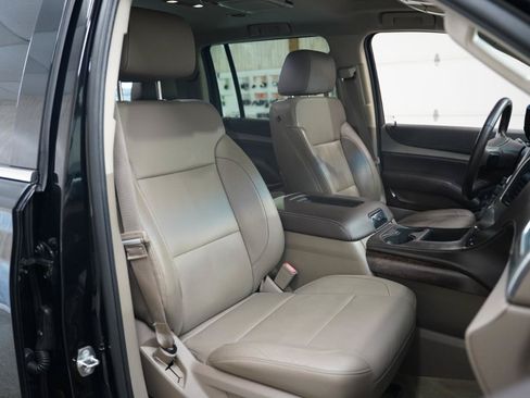 Used 2015 Chevrolet Suburban LT w/ Luxury Package RWD image 29