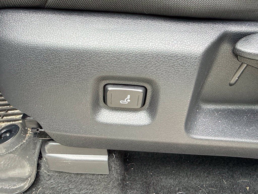 Used 2024 Toyota Tacoma SR w/ SR Upgrade Package AWD/4WD image 15