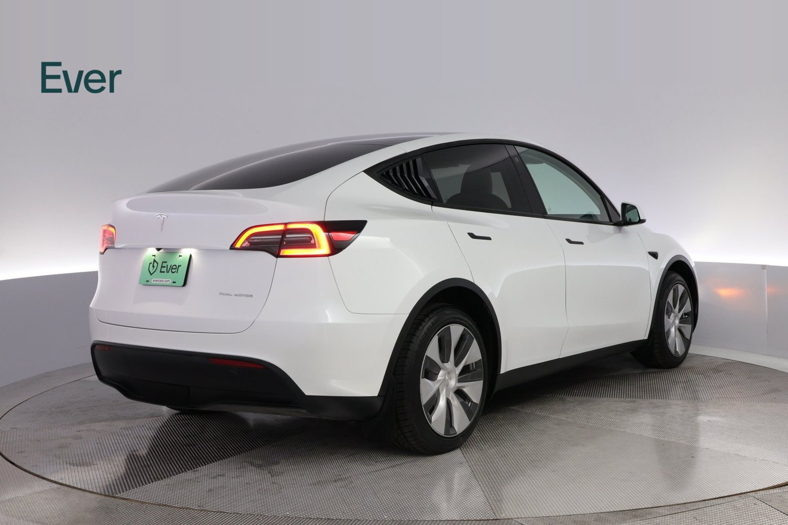 Used 2023 Tesla Model Y Long Range AWD/4WD image 3