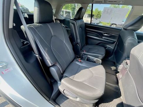 Used 2025 Toyota Grand Highlander AWD image 27
