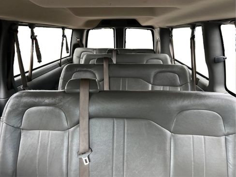 Used 2022 Chevrolet Express 3500 LS RWD image 19