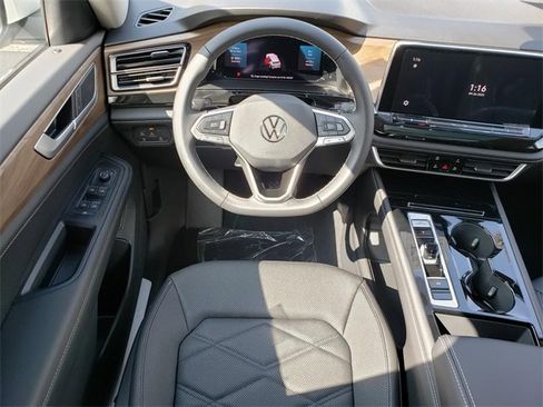 New 2026 Volkswagen Atlas SE image 10