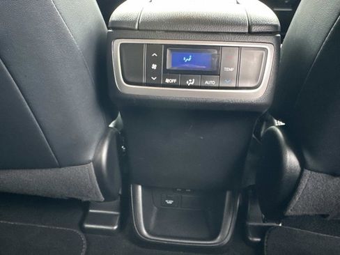 Used 2019 Toyota Highlander XLE image 24